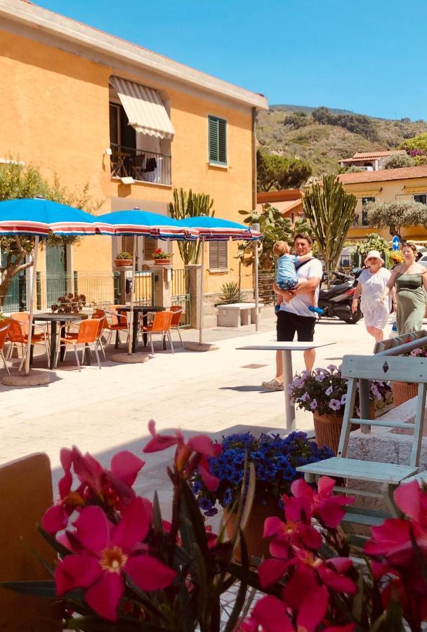 Appartamenti Vicini Al Mare A Giglio Campese Bagian luar foto